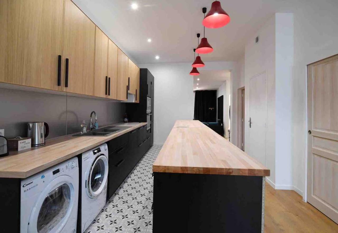 An Authentic Experience With In The Center Appartement